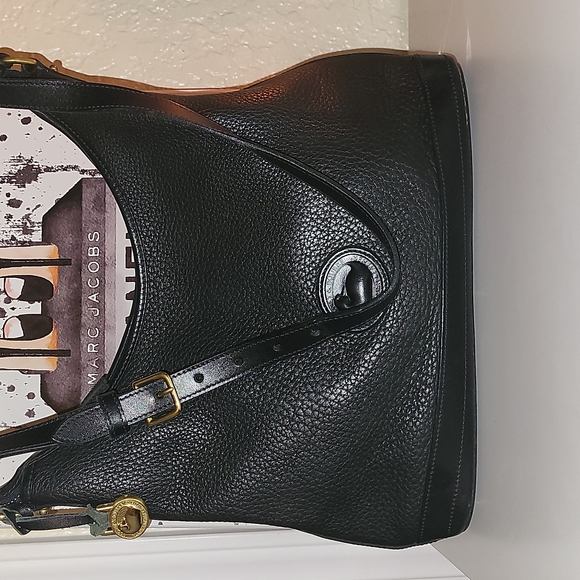 Dooney & Bourke Handbags - Vintage Dooney & Bourke black leather hobo bag, excellent condition 👌